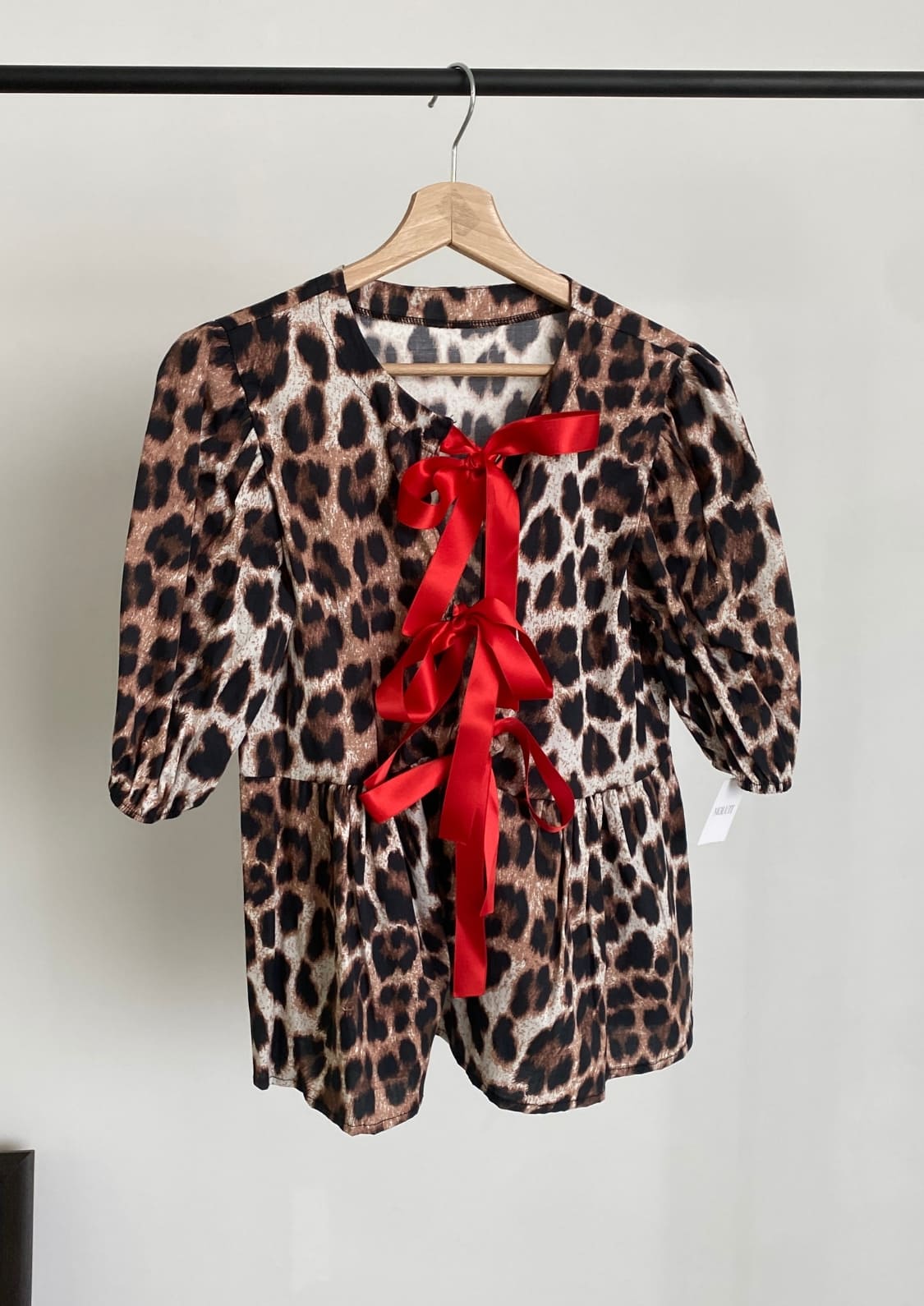 Blusa Lisboa - Leopardo lazos rojos